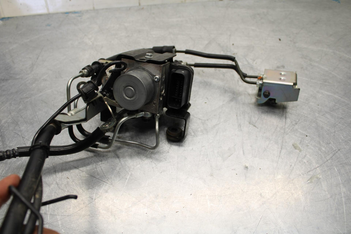 17-18 YAMAHA YZF R3 ABS PUMP UNIT MODULE W HOSES  BB438