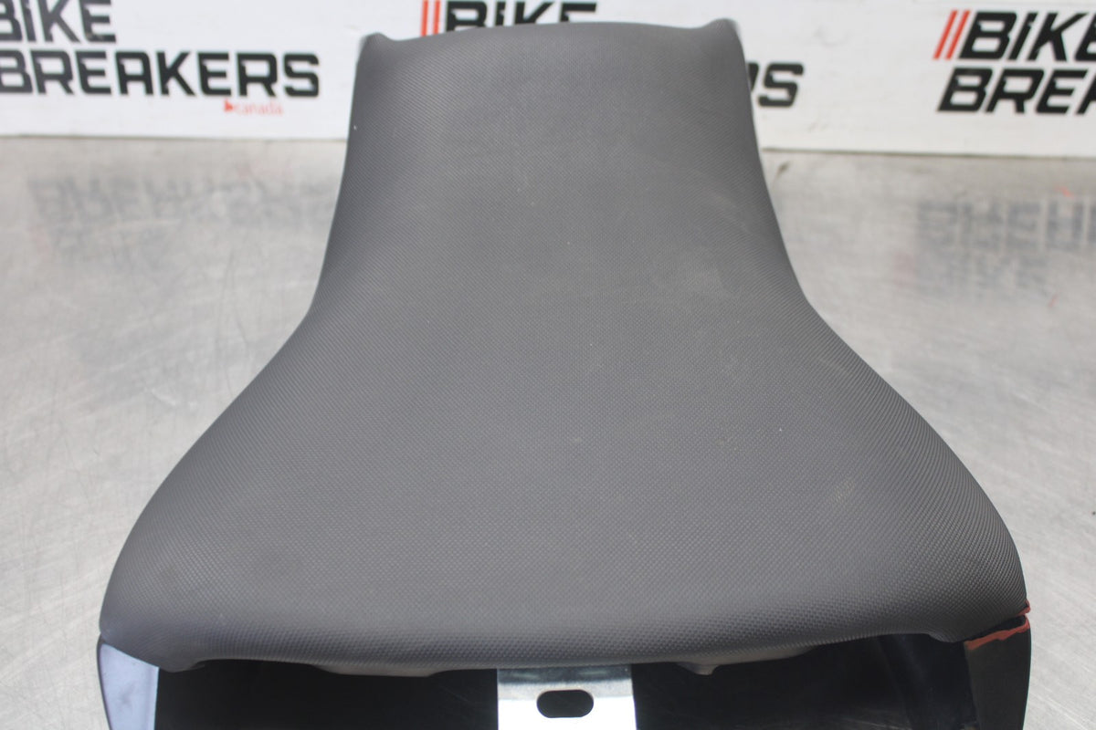 12 KAWASAKI NINJA 650 EX650E FRONT DRIVERS SEAT PAD SADDLE PILLION BB926