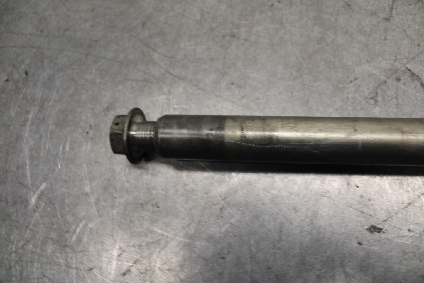 05-06 SUZUKI GSXR1000 FRONT WHEEL RIM AXLE PIVOT BOLT 54711-41G00 BB677