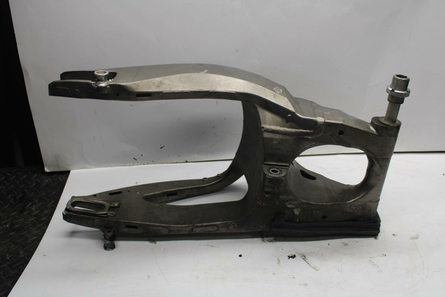 09-11 SUZUKI GSXR1000 REAR SWINGARM BACK SUSPENSION SWING ARM BB284