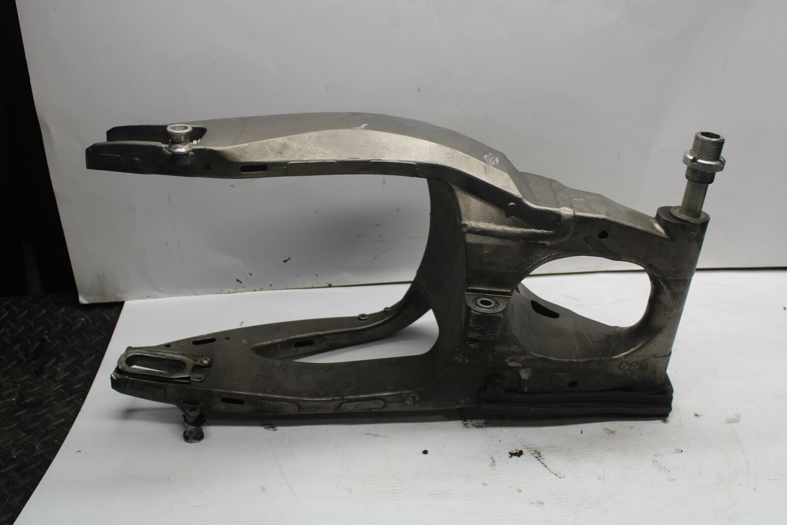 09-11 SUZUKI GSXR1000 REAR SWINGARM BACK SUSPENSION SWING ARM BB284