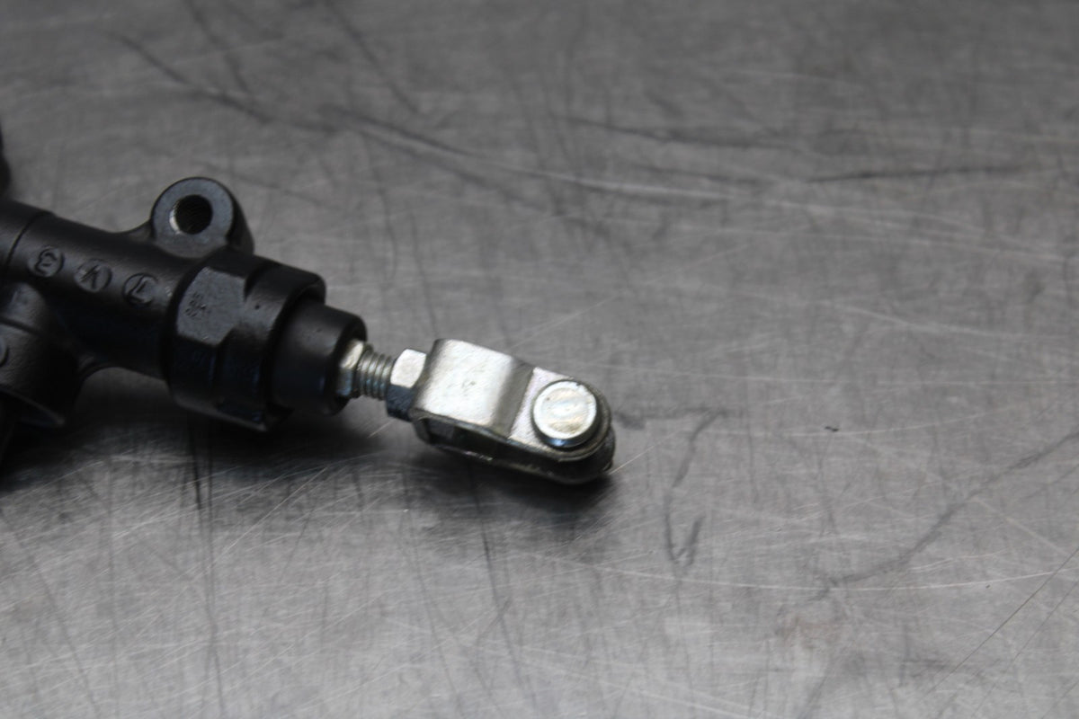 08 KAWASAKI NINJA ZX10R REAR BACK BRAKE MASTER CYLINDER W RESERVOIR BB902