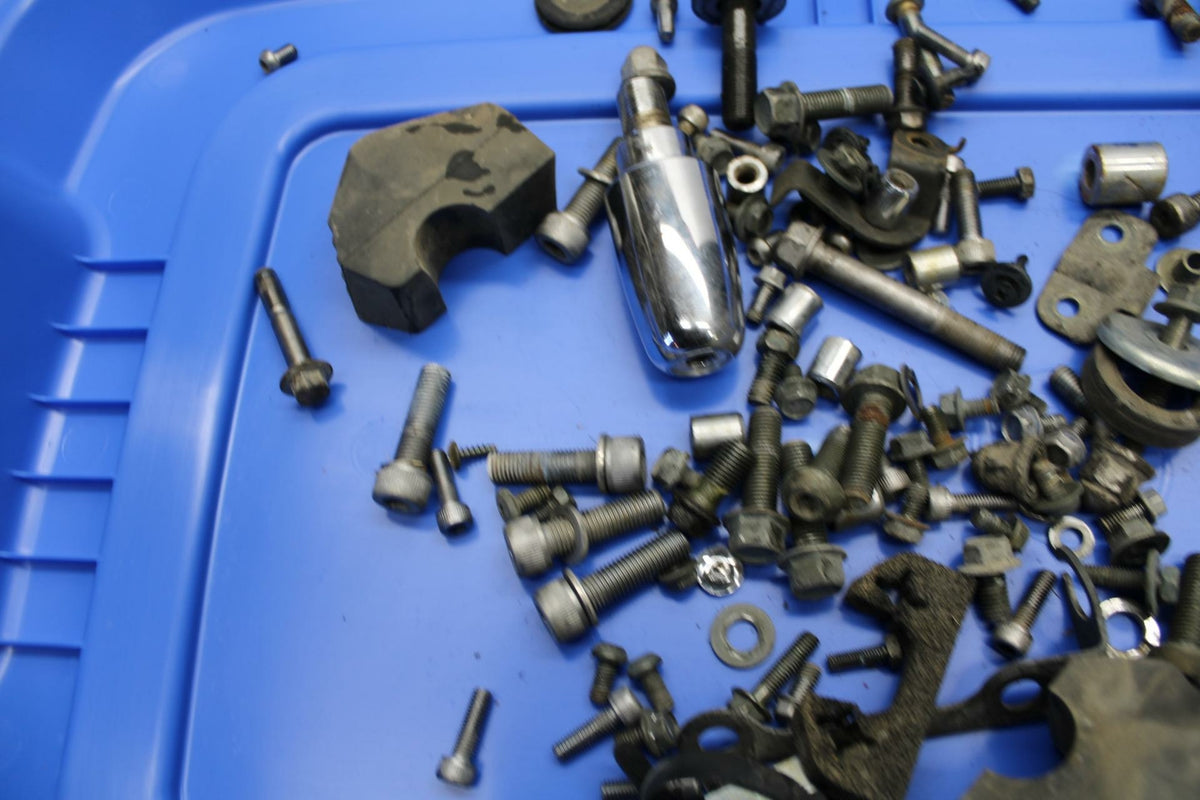 07-08 YAMAHA V STAR 1300 LEFTOVER BOLTS SCREWS SET BB303