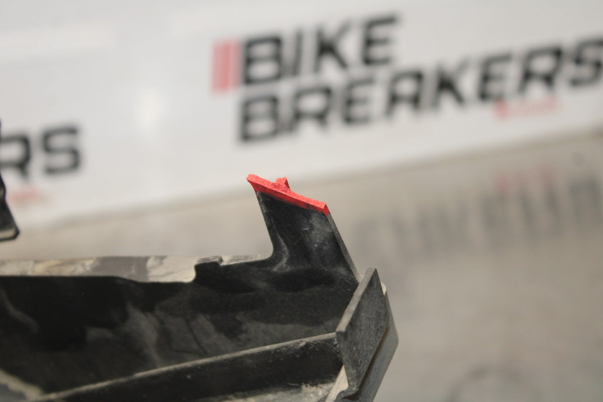 05-06 KAWASAKI NINJA ZX6R REAR BACK TAIL UNDERTAIL BATTERY TRAY PLASTIC BB877