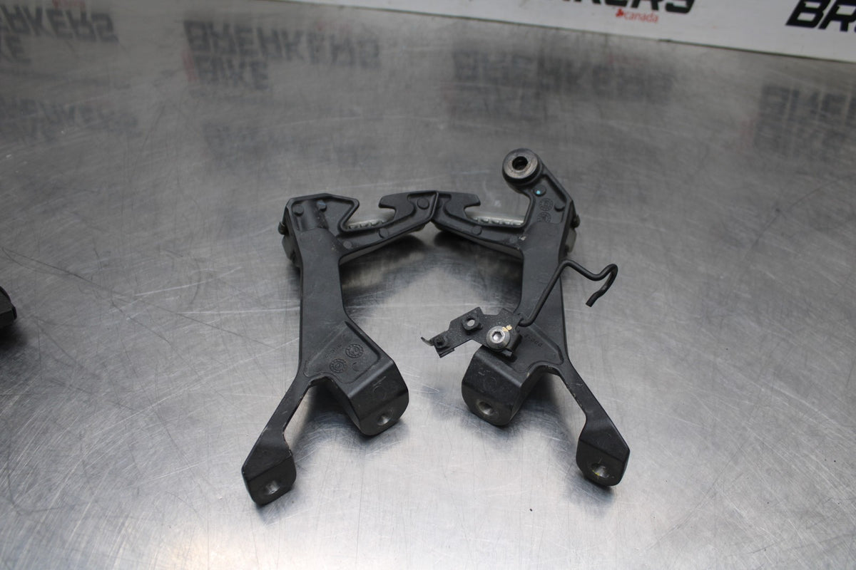 24 KAWASAKI NINJA 500 ABS REAR BACK PASSENGER PEG SET PAIR BB818