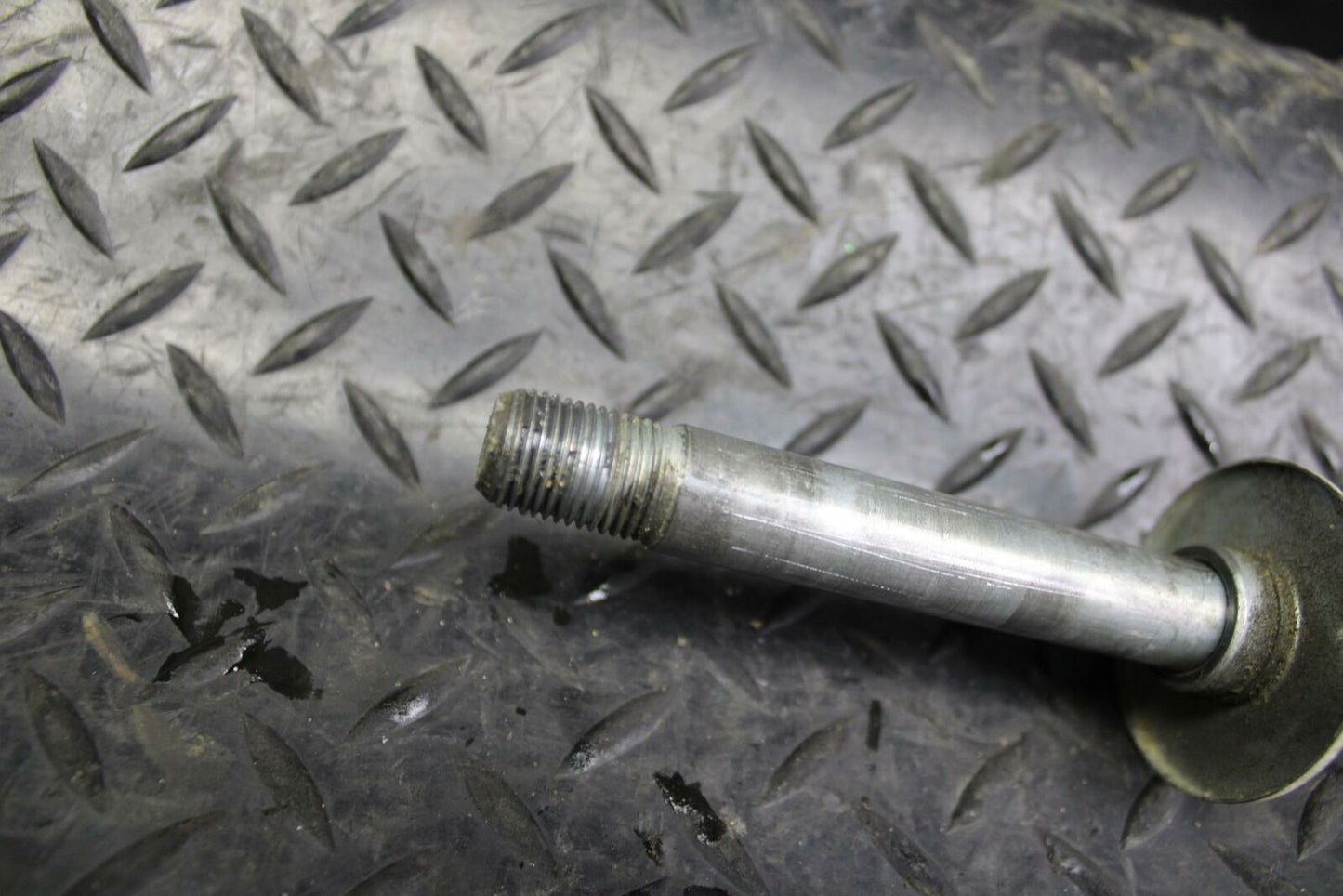 05-06 SUZUKI KATANA 750 GSX750F FRONT WHEEL RIM AXLE PIVOT BOLT bb166