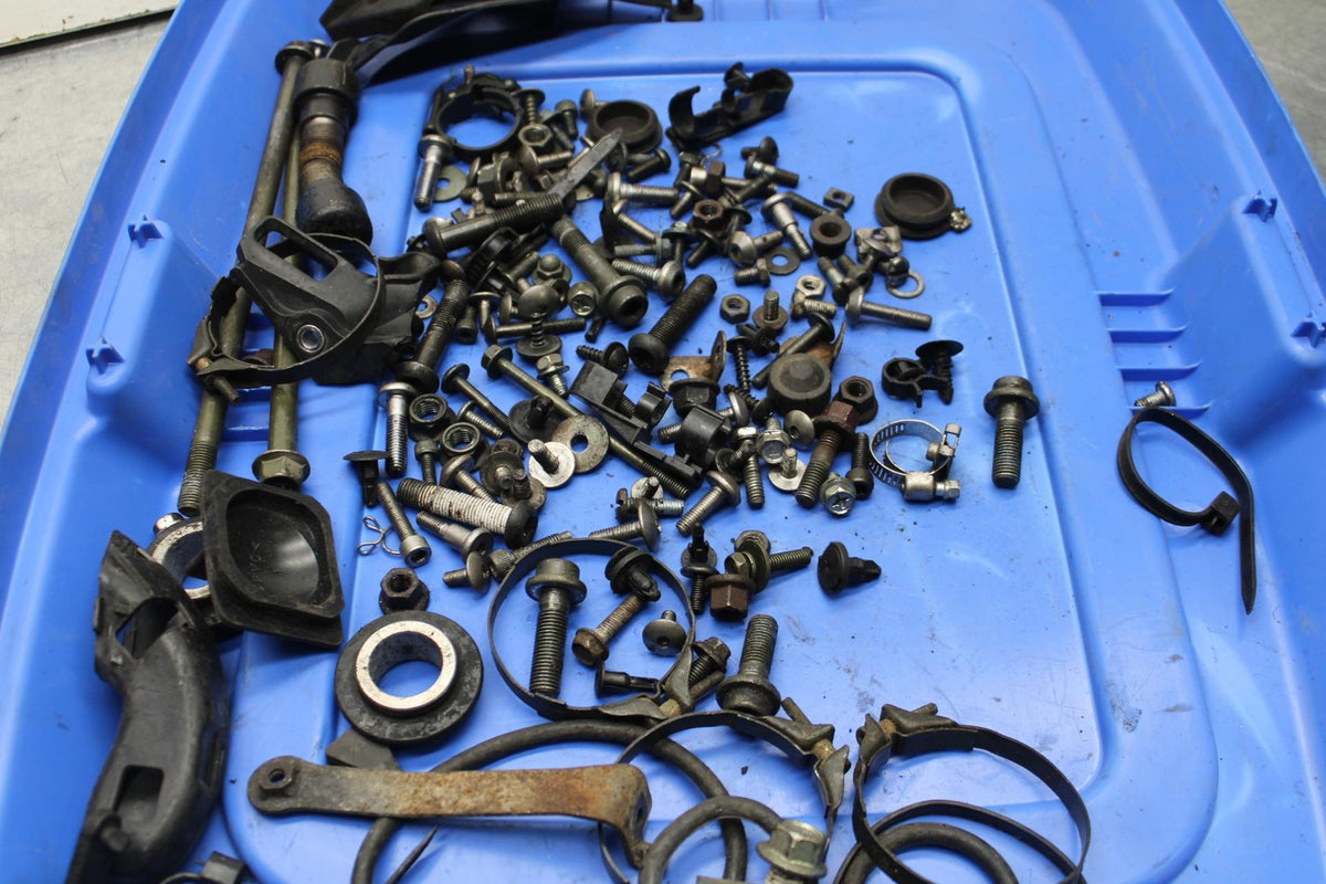 05 YAMAHA YZF R6S MISCELLANEOUS MOUNTING BOLTS HARDWARE MOTOR SCREWS BB95