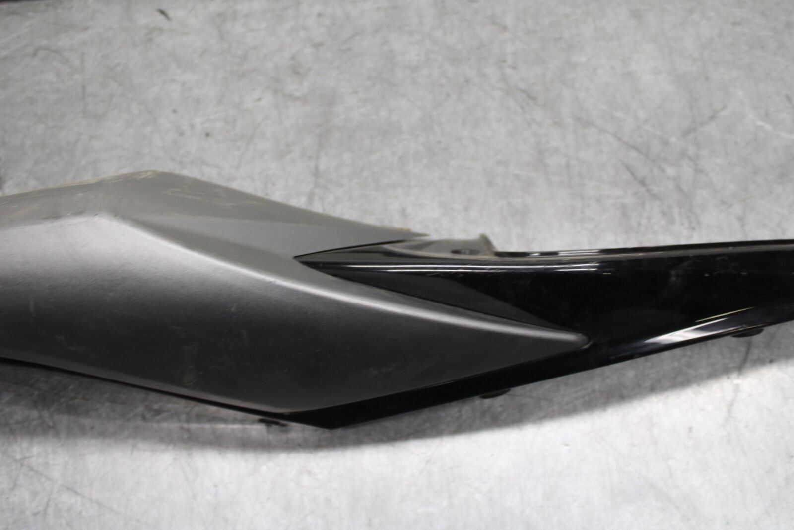 08-10 SUZUKI GSXR 600  RIGHT REAR BACK TAIL FAIRING COWL SHROUD BB101