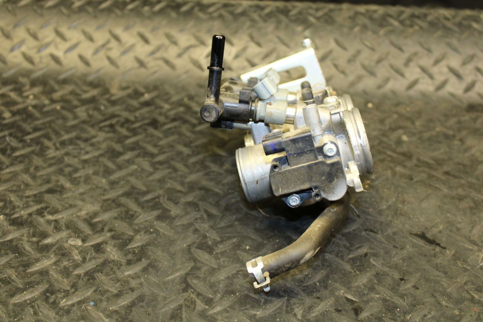 19 YAMAHA YZF R3 MAIN FUEL INJECTORS / THROTTLE BODIES BB177