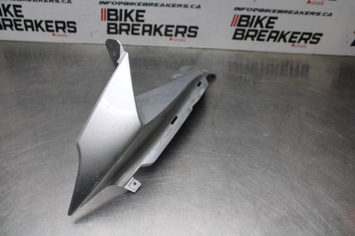 08-10 SUZUKI GSXR 600 LEFT FRONT UPPER MID SIDE FAIRING COWL PLASTIC BB00