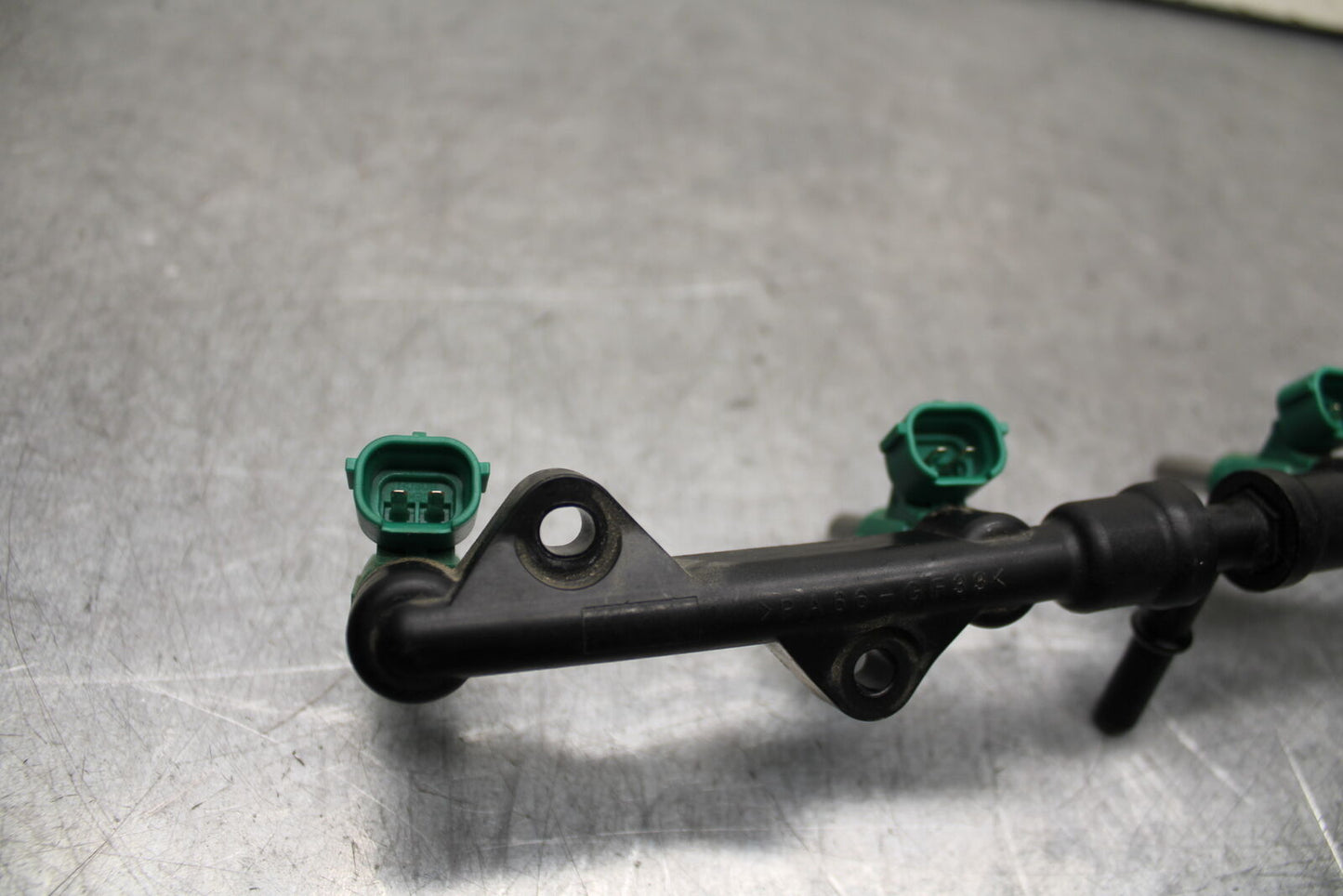 16 KAWASAKI NINJA ZX10R FUEL INJECTOR RAIL AIR BOX BB650