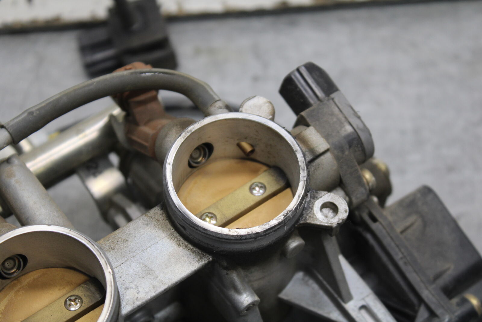 06-07 SUZUKI GSXR 600 MAIN FUEL INJECTORS / THROTTLE BODIES BB737