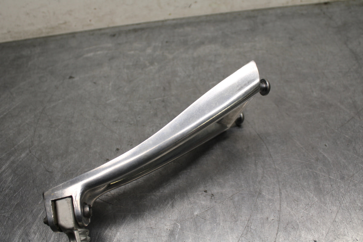 03-05 YAMAHA YZF R6  LEFT REAR BACK PASSENGER PEG BB132