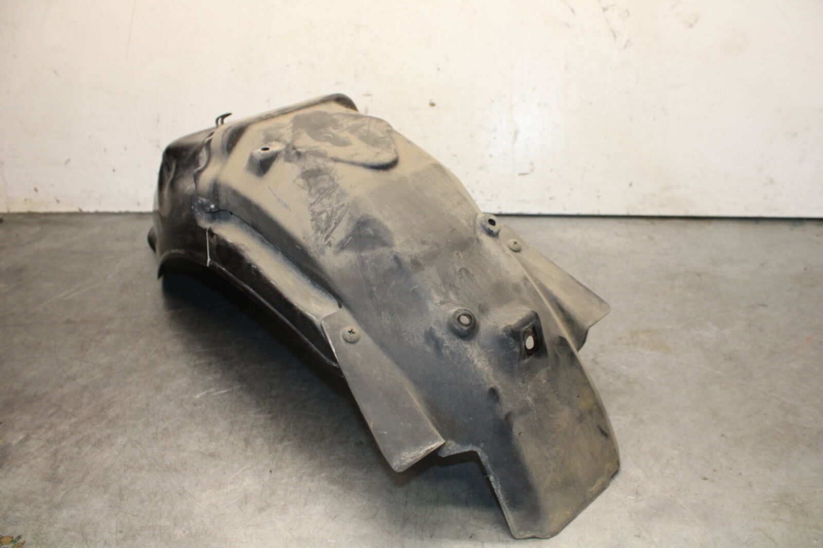 85-86 SUZUKI MADURA 1200 REAR BACK WHEEL FENDER MUD GUARD  BB691