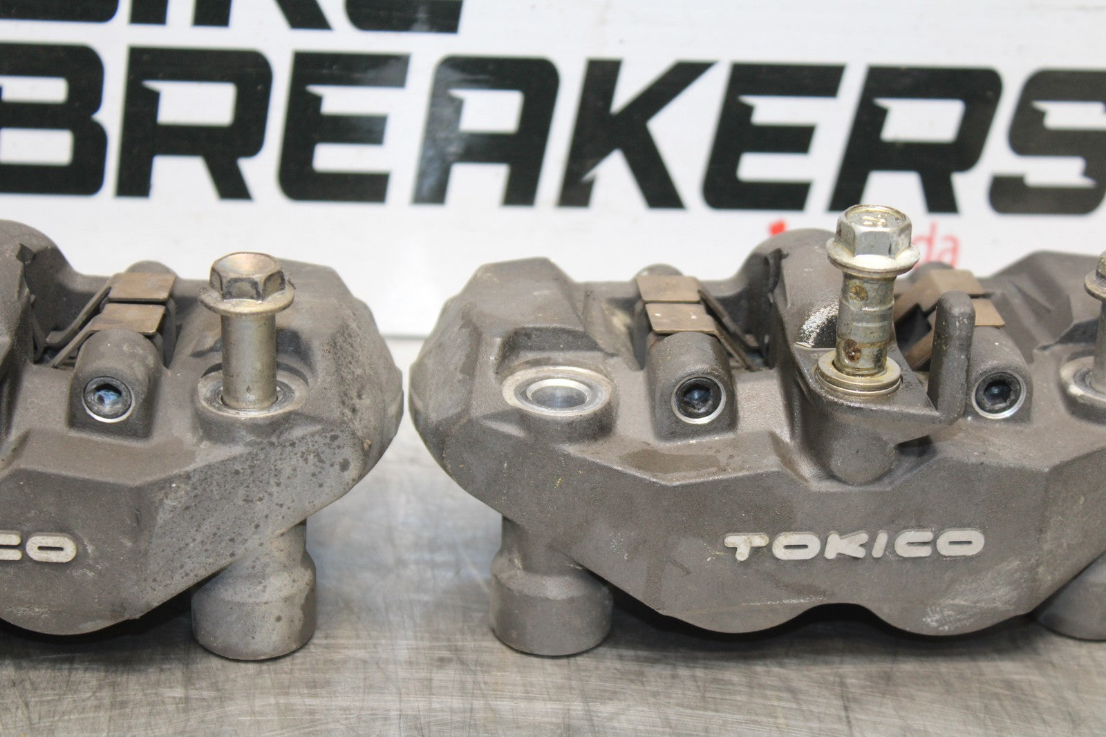 06-07 SUZUKI GSXR 600 RIGHT LEFT FRONT BRAKE CALIPER SET PAIR CALIPERS BB178