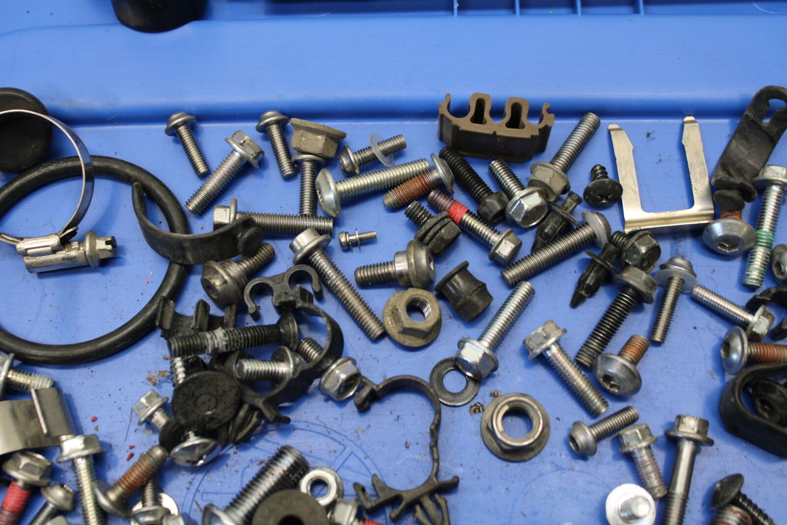 16 KAWASAKI NINJA ZX10R MISCELLANEOUS MOUNTING BOLTS HARDWARE MOTOR  BB650