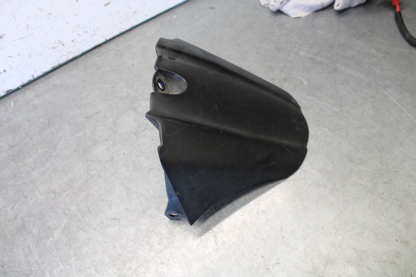 05-06 SUZUKI GSXR1000 REAR BACK WHEEL TIRE HUGGER FENDER 63114-41G00-291 BB663