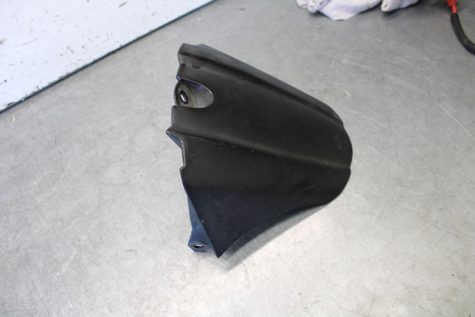 05-06 SUZUKI GSXR1000 REAR BACK WHEEL TIRE HUGGER FENDER 63114-41G00-291 BB663