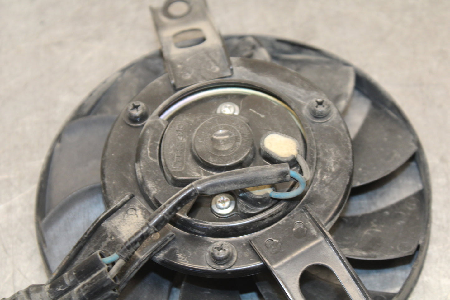 17-21 HONDA CBR1000RR SP LEFT ENGINE RADIATOR COOLING FAN MOTOR BB681