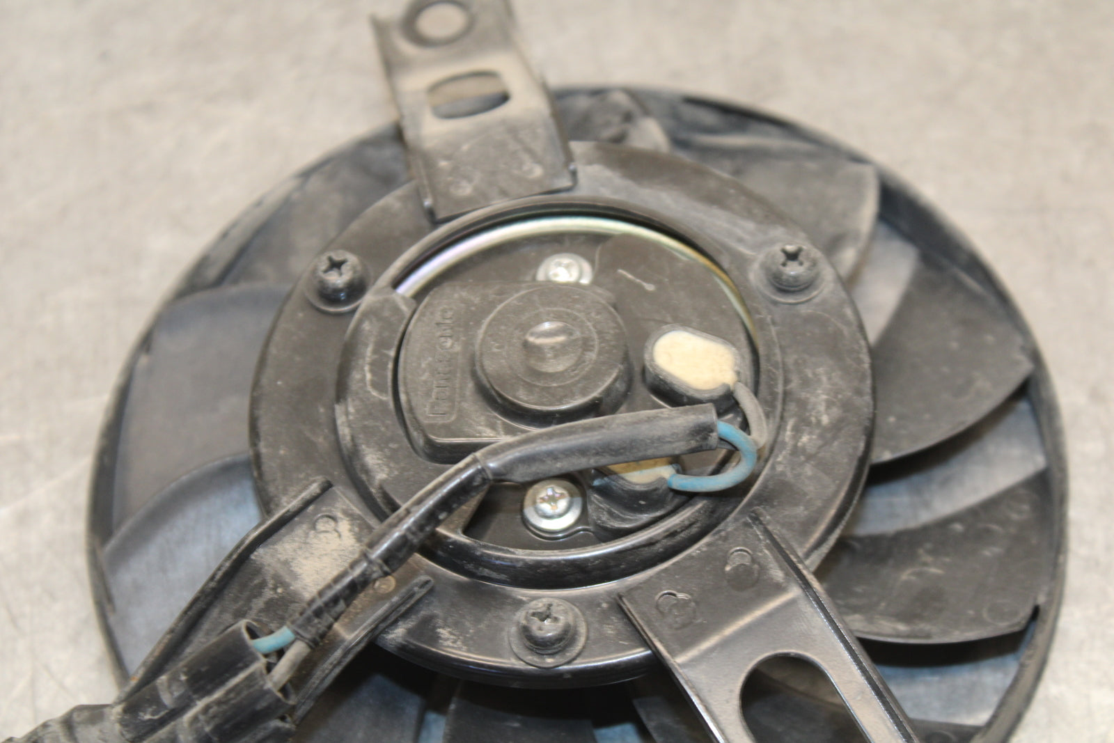 17-21 HONDA CBR1000RR SP LEFT ENGINE RADIATOR COOLING FAN MOTOR BB681
