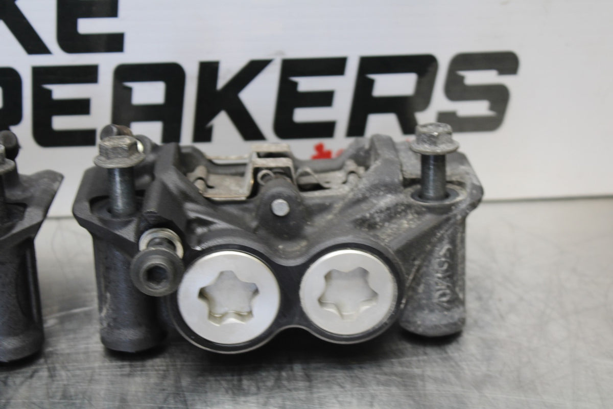 22-25 YAMAHA YZF R7 RIGHT LEFT FRONT BRAKE CALIPER SET PAIR CALIPERS BB182