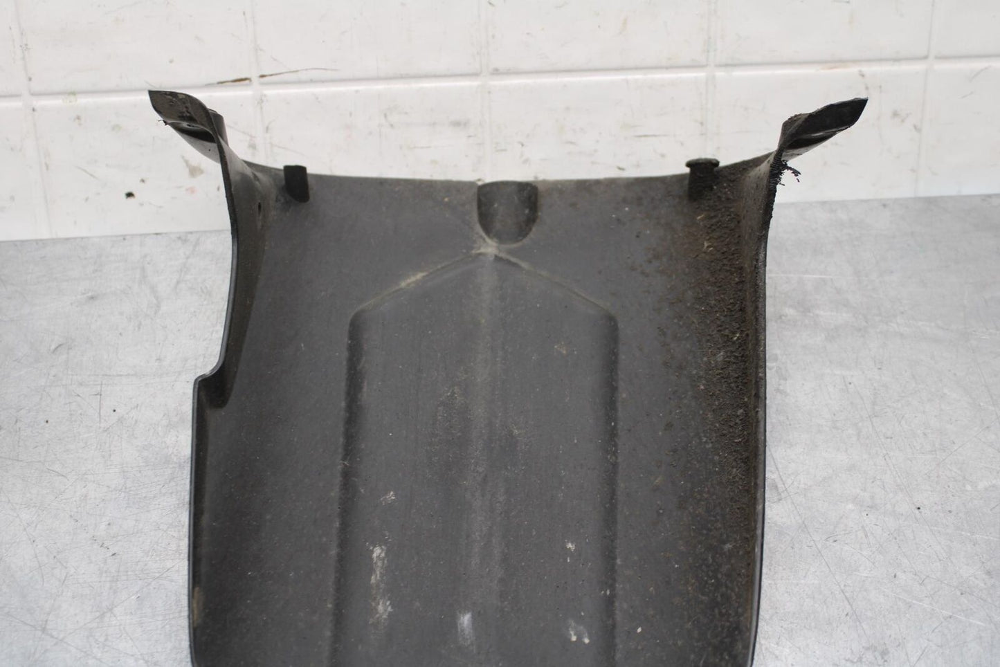 05 YAMAHA YZF R6S REAR BACK WHEEL TIRE HUGGER FENDER BB600