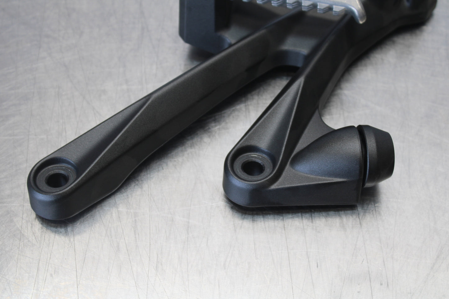 23-24 KAWASAKI NINJA ZX14R REAR BACK PASSENGER PEG SET PAIR BB169