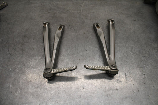 07-08 YAMAHA YZF R1 REAR BACK PASSENGER PEG SET PAIR BB724
