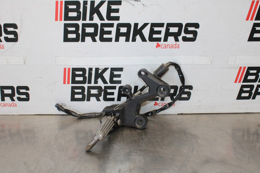 24-25 KAWASAKI NINJA 500 ABS RIGHT REARSET REAR SET DRIVER FOOT PEG REST BB899