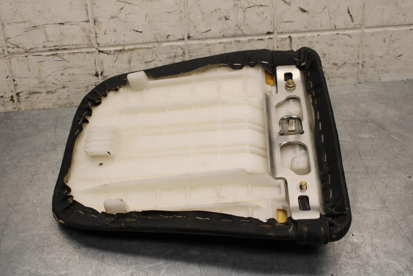 2005 Honda CBR600RR REAR BACK PASSENGER TANDEM SEAT PAD SADDLE PILLION BB564