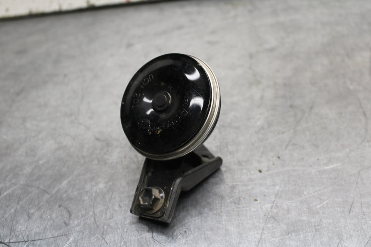19-24 YAMAHA R3 HORN SIGNAL BB736