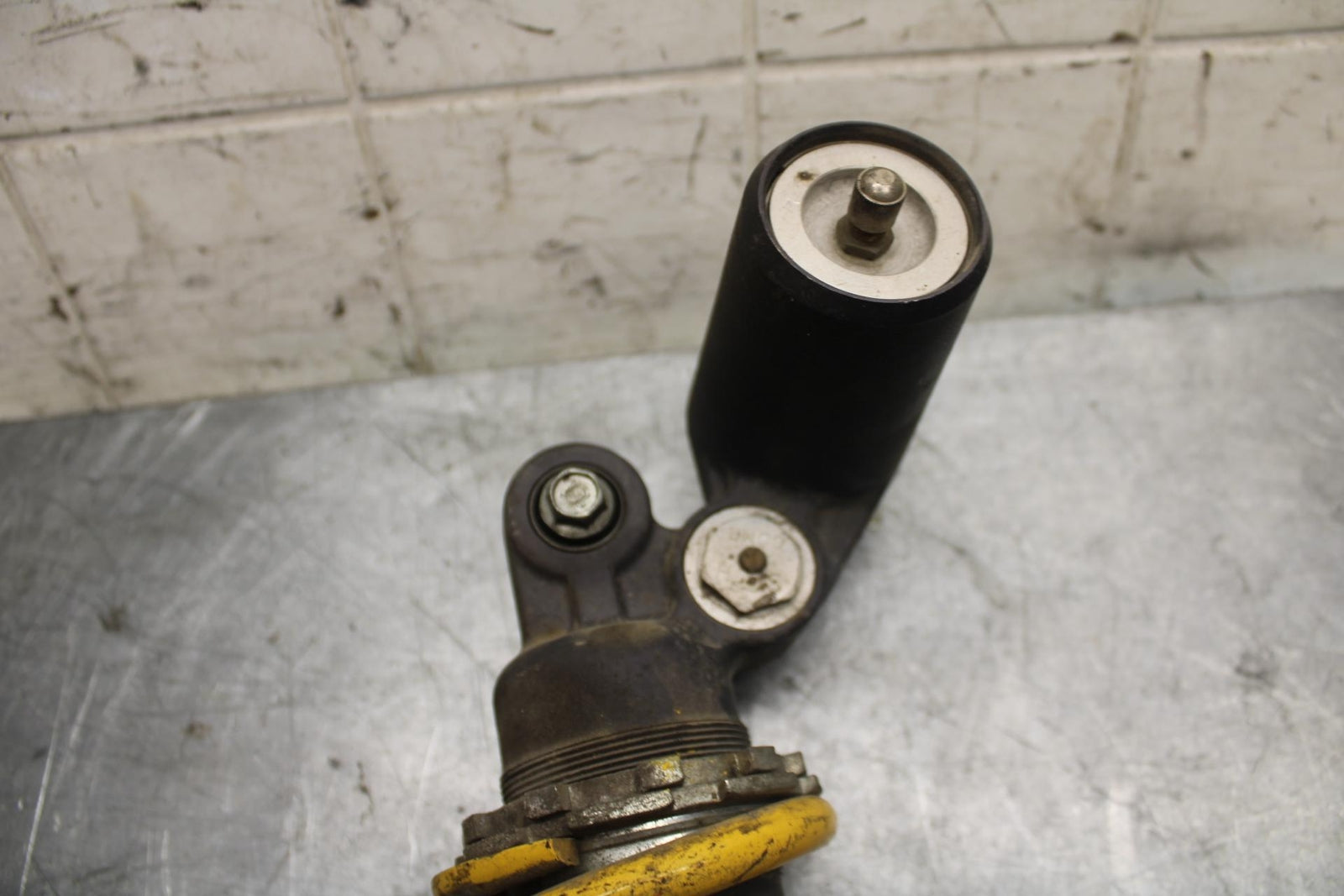 2004 Suzuki GSXR600 REAR BACK SHOCK ABSORBER SUSPENSION 62100-29G00-163 BB329 B