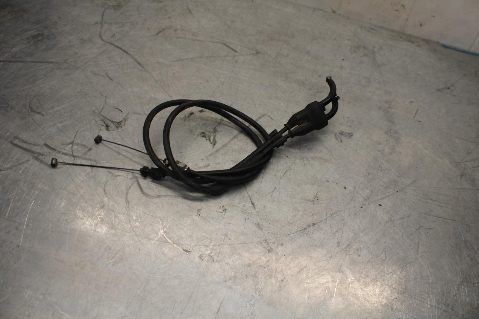 06-07 YAMAHA YZF R6 2c0 THROTTLE CABLES LINES BB423