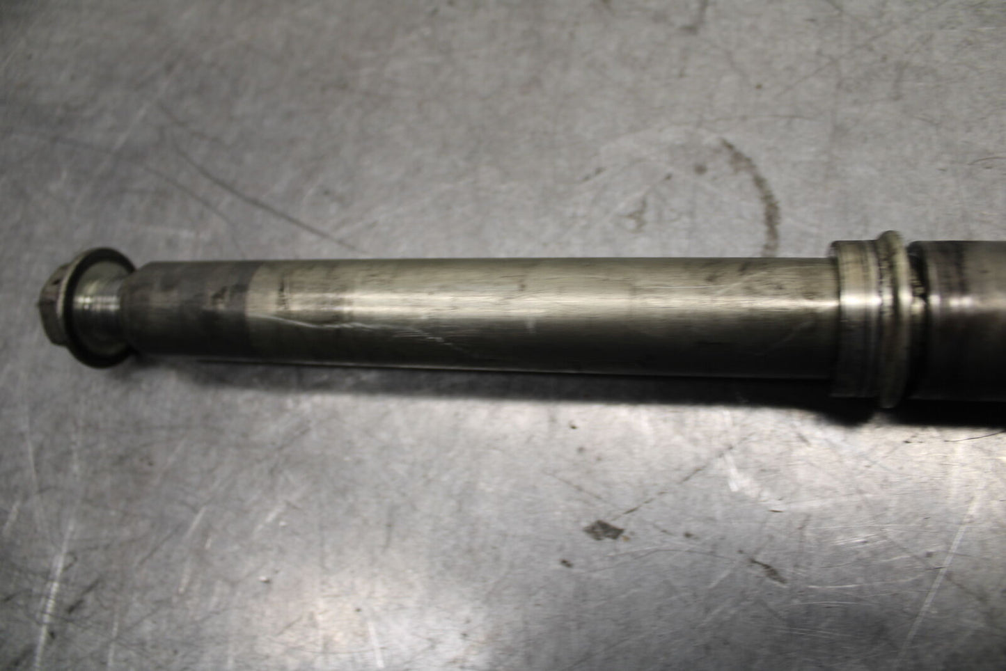 05-06 SUZUKI GSXR1000 FRONT WHEEL RIM AXLE PIVOT BOLT 54711-41G00 BB677