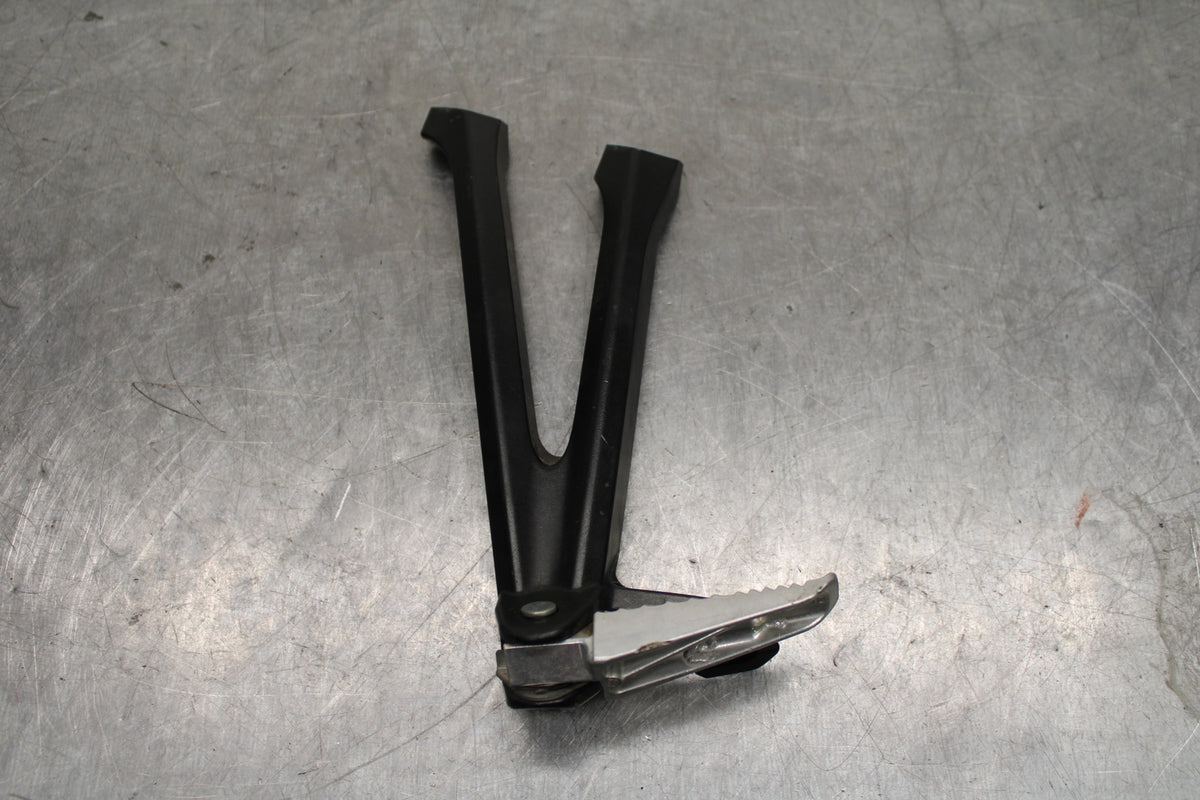 11-17 SUZUKI GSXR600 RIGHT REAR BACK PASSENGER PEG BB132