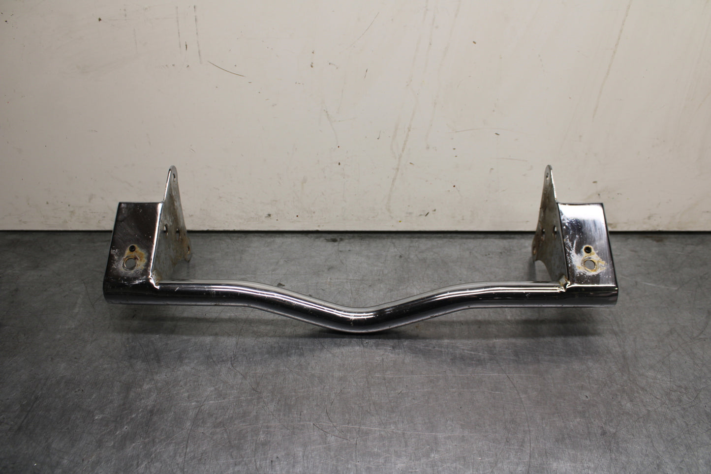 03-08 KAWASAKI VULCAN 1600 FRONT TURN SIGNAL BAR MOUNT BRACKET BB754