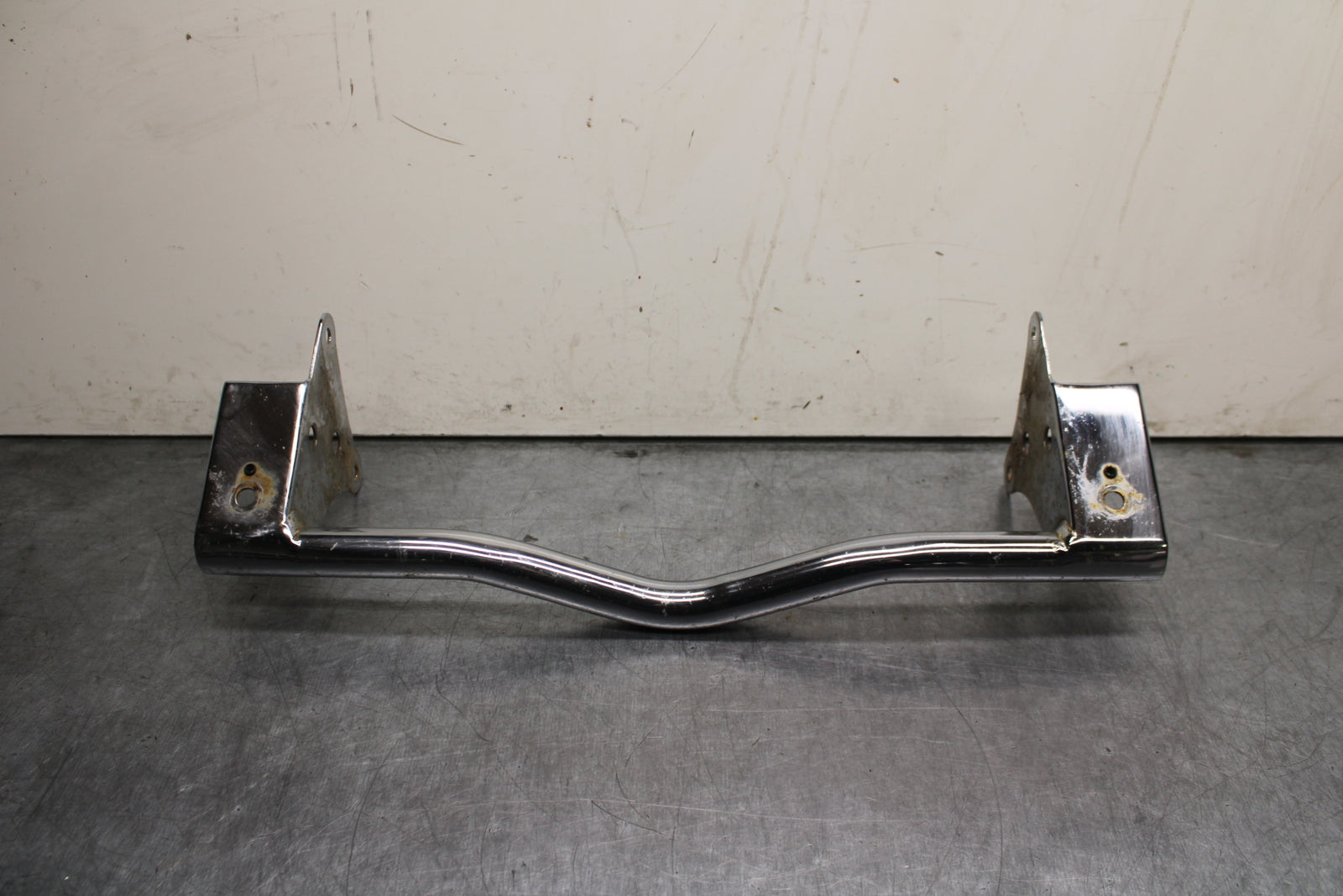 03-08 KAWASAKI VULCAN 1600 FRONT TURN SIGNAL BAR MOUNT BRACKET BB754