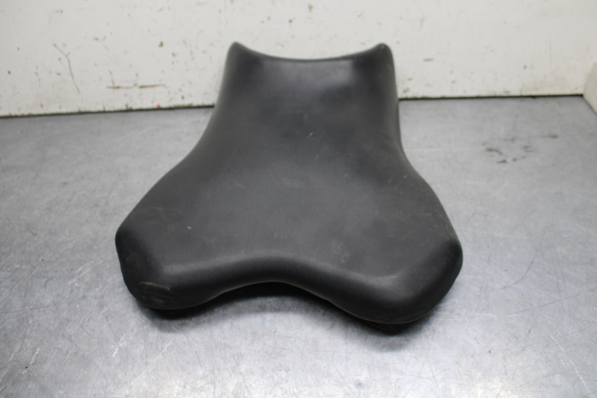 06 YAMAHA YZF R6 FRONT DRIVERS SEAT PAD SADDLE PILLION 2C0-24710-00-00 BB716