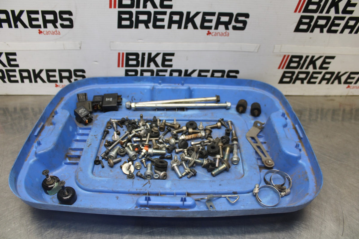 11-26 SUZUKI GSXR750 MOUNTING BOLTS HARDWARE SCREWS BB900