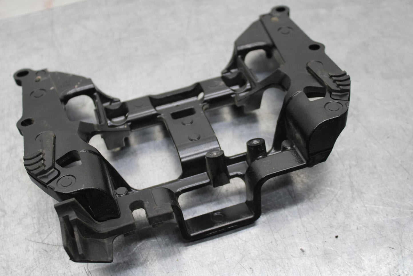20-21 YAMAHA XSR900 GAS TANK FUEL CELL PETROL RESERVOIR BRACKET  BB599