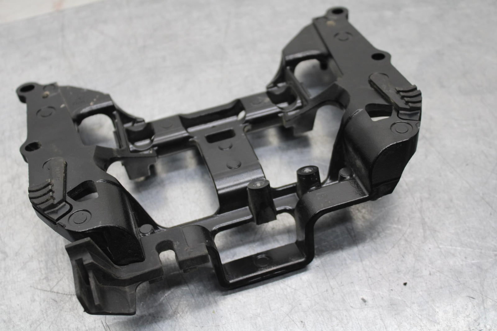 20-21 YAMAHA XSR900 GAS TANK FUEL CELL PETROL RESERVOIR BRACKET  BB599