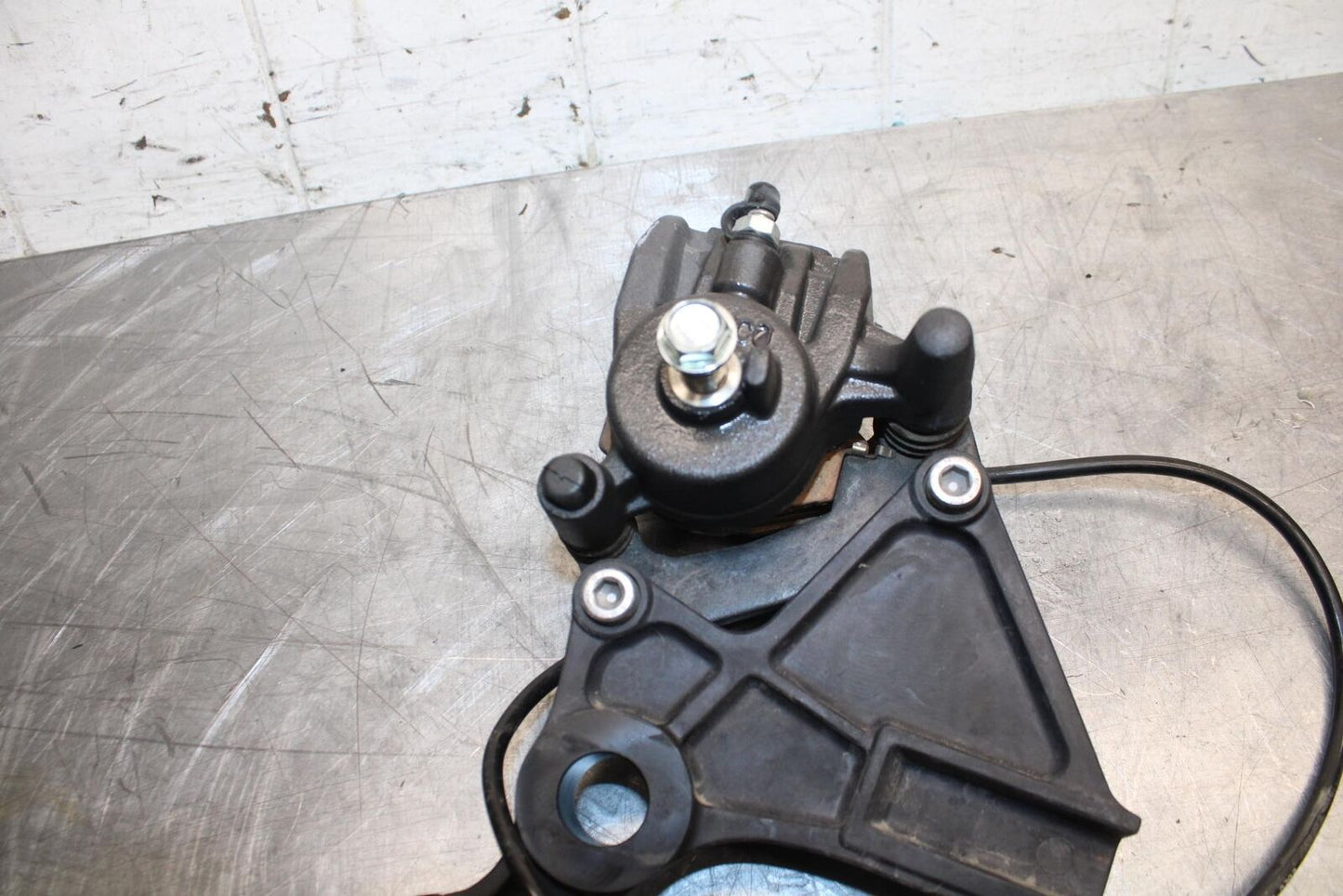 15-17 KAWASAKI EX 650 NINJA  EX 650 ABS REAR BRAKE CALIPER W MOUNT BRACKET BB494