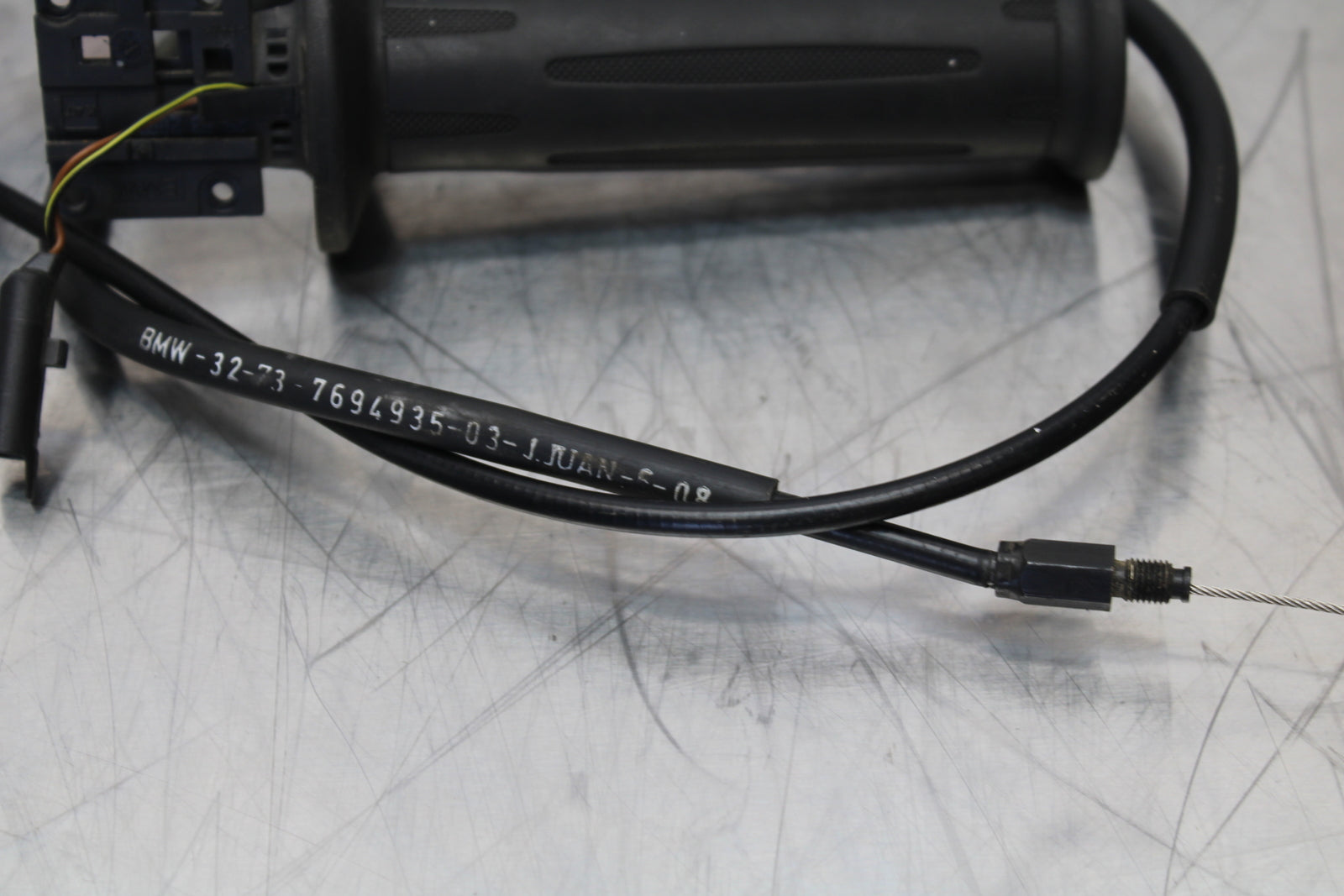 06-12 BMW F800ST THROTTLE CABLE LINE HOUSING GUIDE BB144