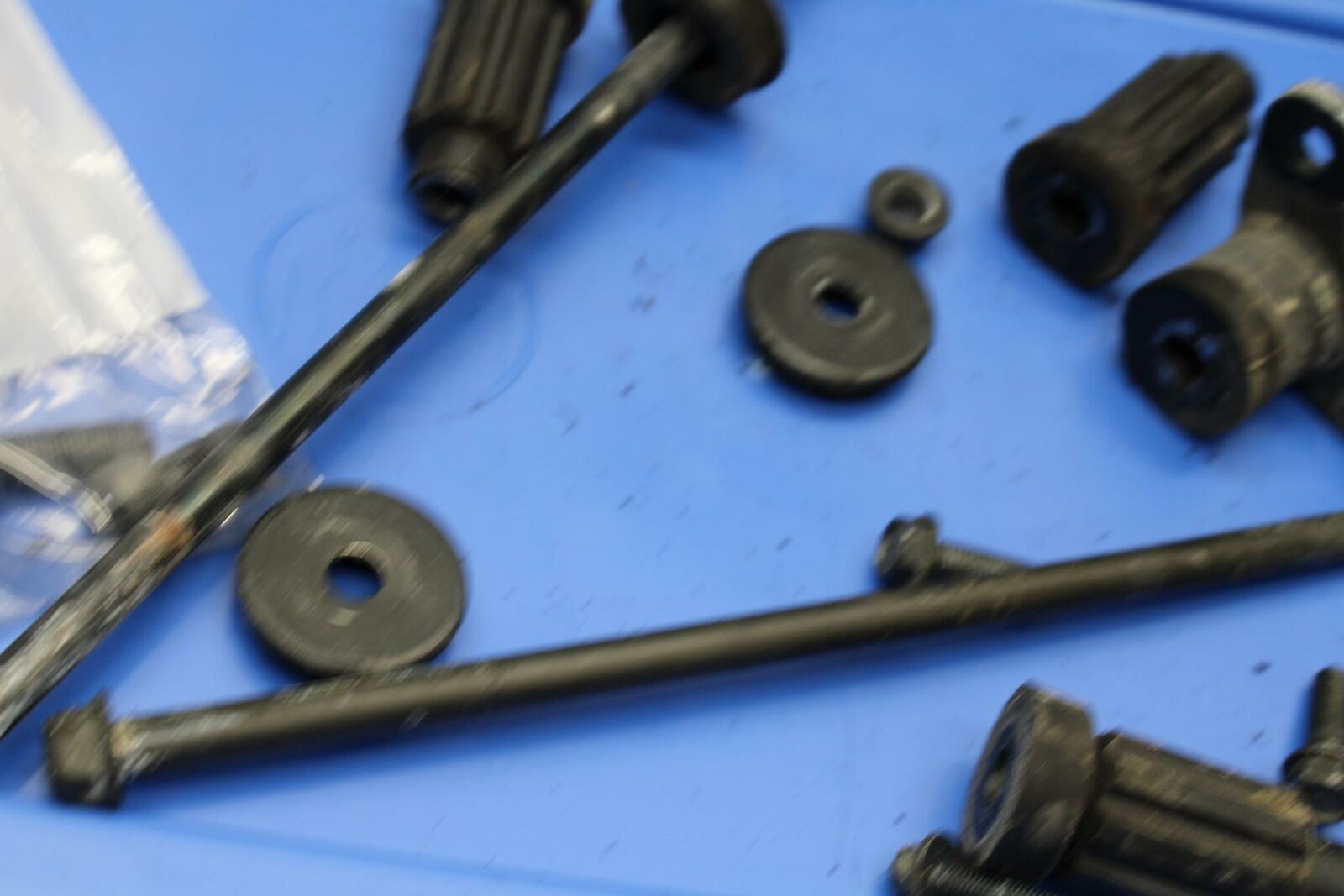 05-08 KAWASAKI VULCAN 1500 VN1500N CLASSIC ENGINE MOUNTING BOLTS HARDWARE BB343