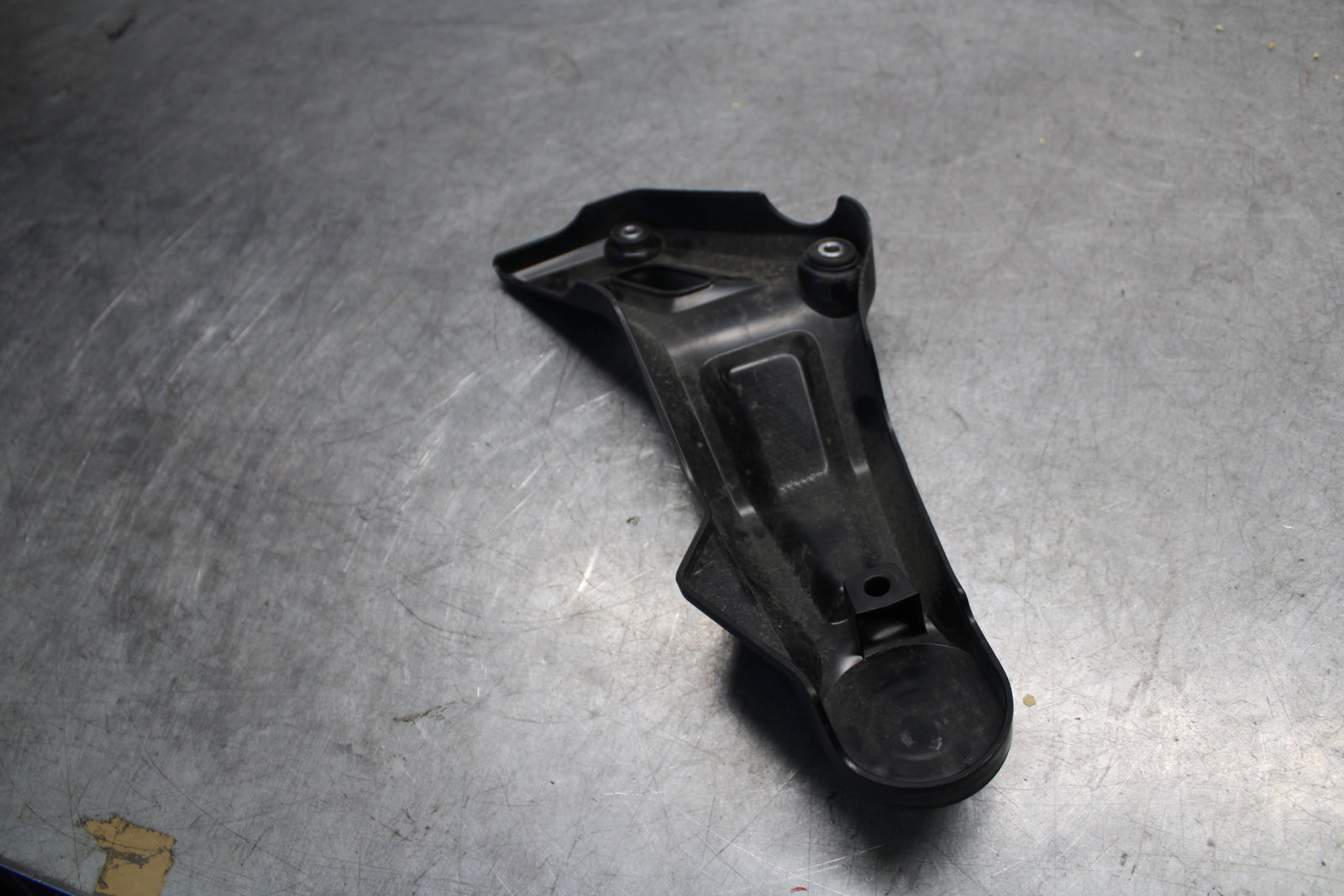 18-24 YAMAHA MT-07 RIGHT FRAME SIDE COVER COWL PANEL TRIM BB662