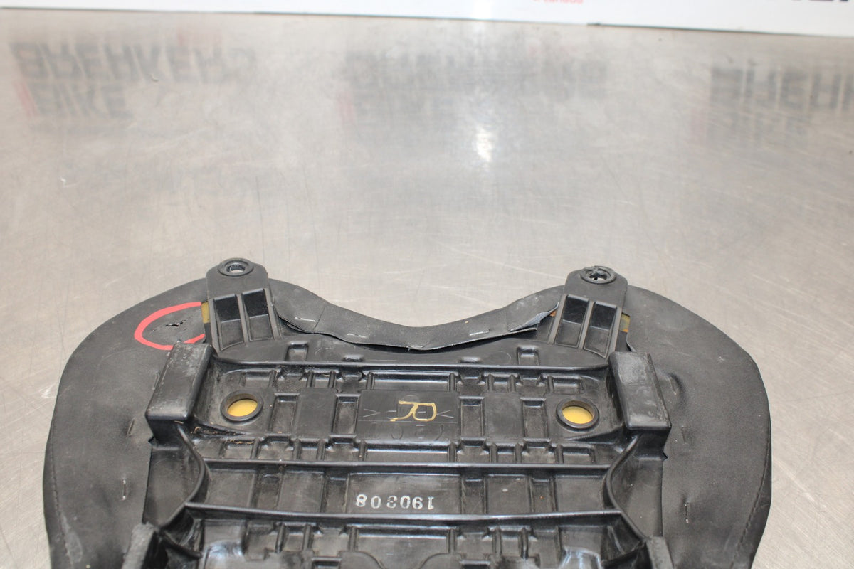 06-07 YAMAHA YZF R6 FRONT DRIVERS SEAT PAD SADDLE PILLION BB763
