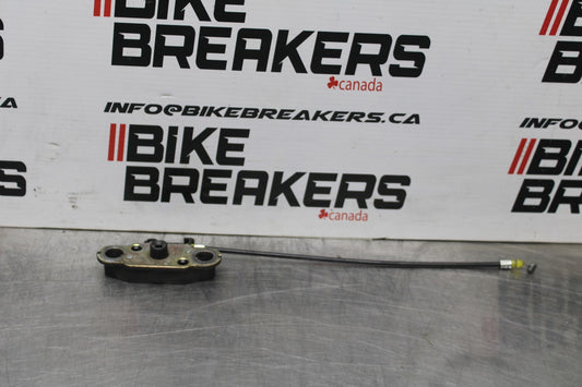 05-06 SUZUKI GSXR1000 REAR PASSENGER SEAT LATCH LOCK ASSEMBLY BB857