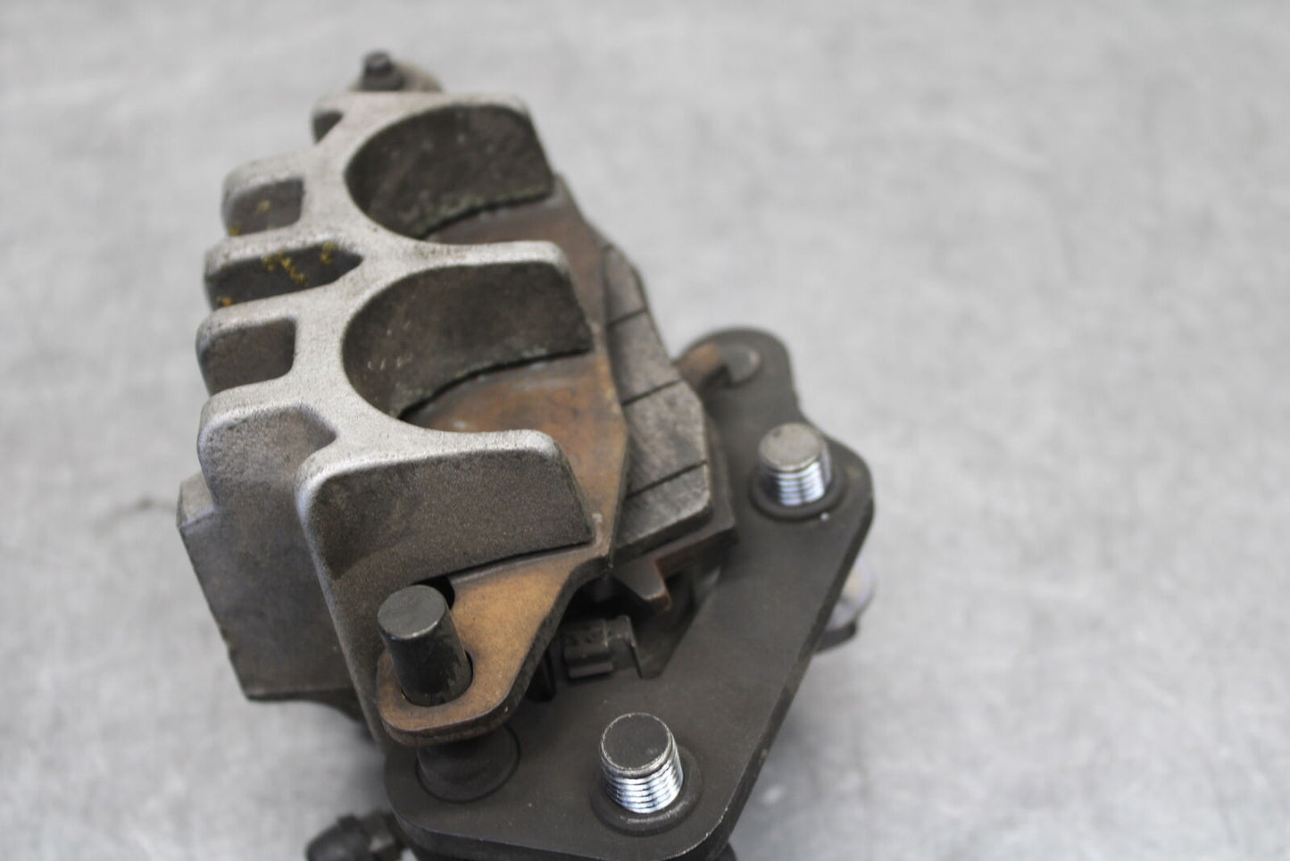 05-06 SUZUKI BOULEVARD M50 RIGHT FRONT BRAKE CALIPER 59100-33DB0-999 BB671