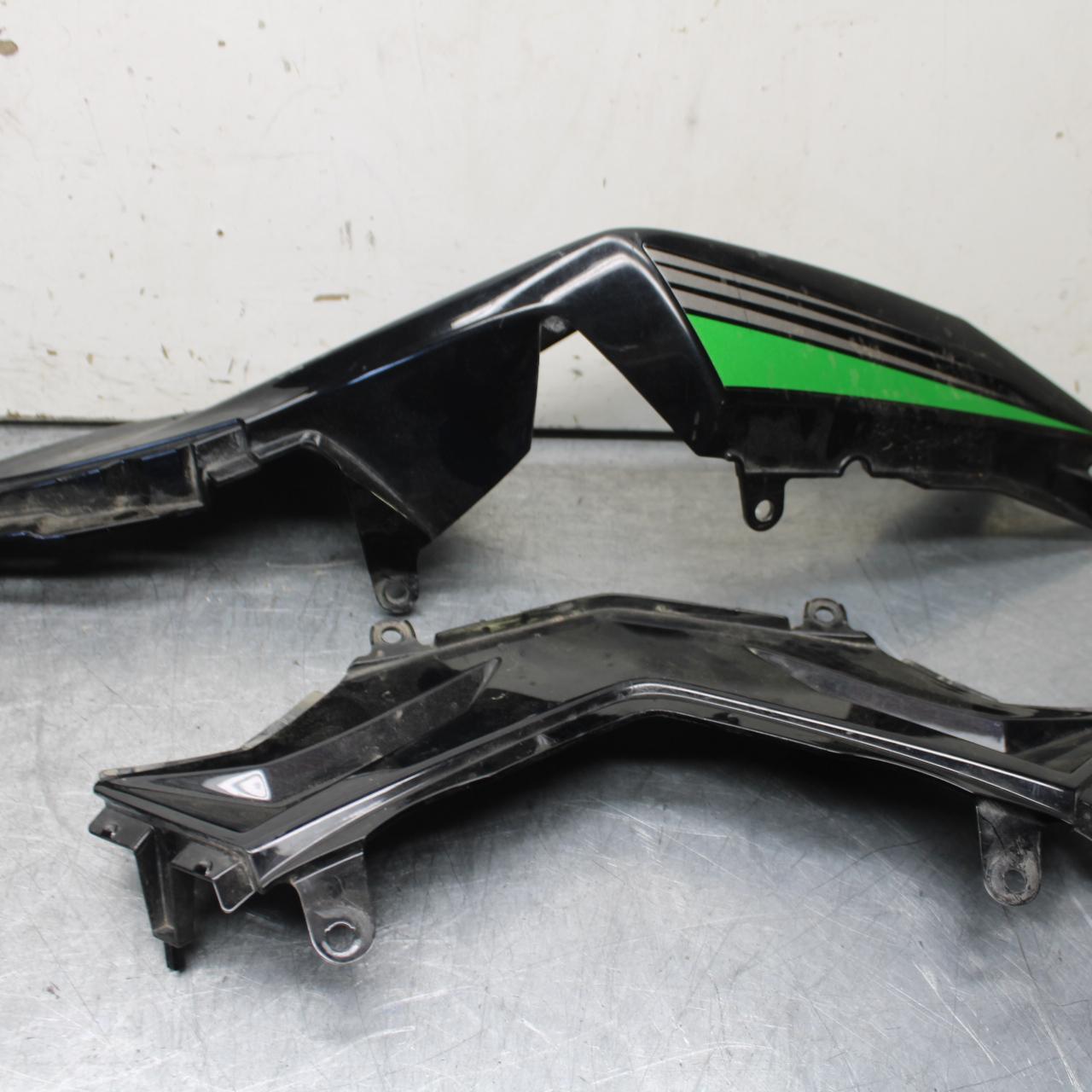 15-16 KAWASAKI EX300 RIGHT FRONT SIDE SEAT SADDLE PANEL TRIM COWL FAIRING BB635
