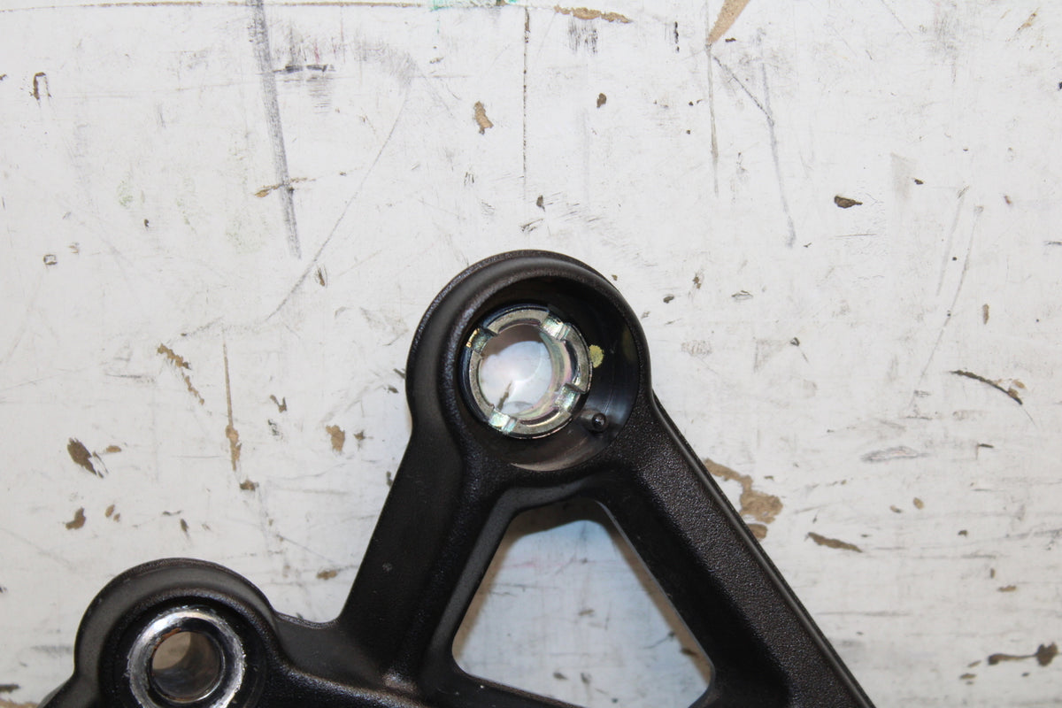 17-24 KTM 390 DUKE LEFT REARSET REAR SET DRIVER FOOT PEG REST STOP BB734